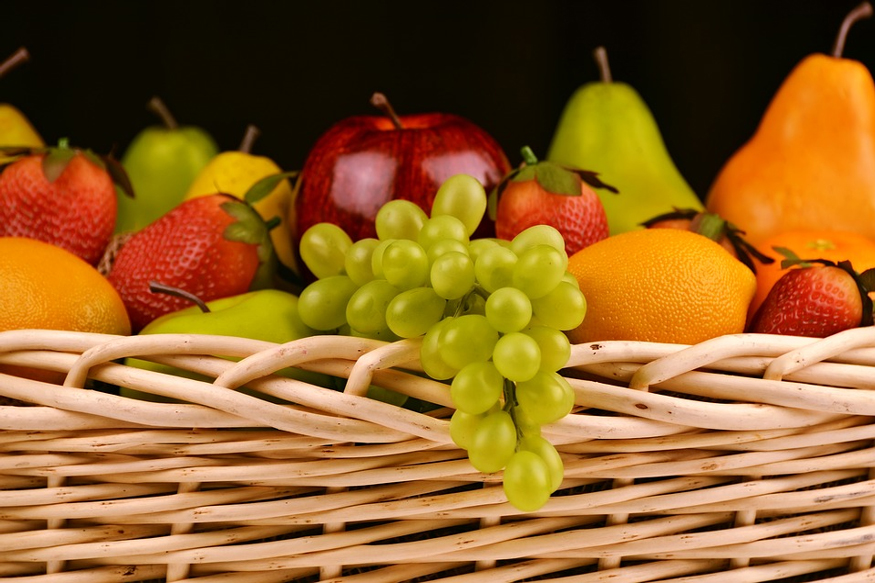 ब्रेकफास्ट में फलों की मात्रा बढ़ाएं. इसके अलावा रेशेयुक्त भोजन करें. इससे पेट साफ रहेगा. (फोटो: pixabay.com).